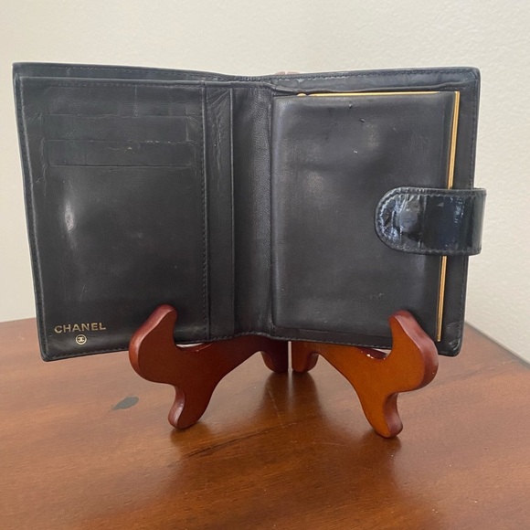 Chanel Black Patent Leather Wallet/Iconic Interlocking CC Logo - Picture 3 of 9